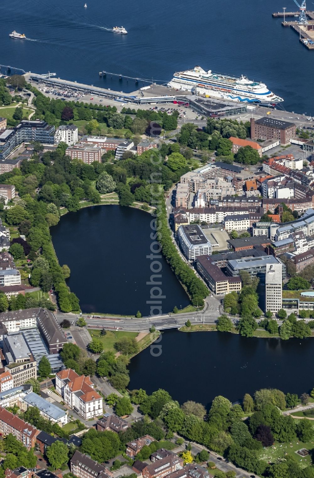 Aerial photograph Kiel - City centre in the city centre area between inland lakes and fjord in Kiel in the federal state Schleswig-Holstein, Germany