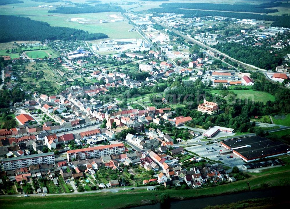 Aerial image Jessen - 07.09.2002 Stadtzentrum von Jessen mit dem rekonstruiertes Schloß in Jessen / Brandenburg.