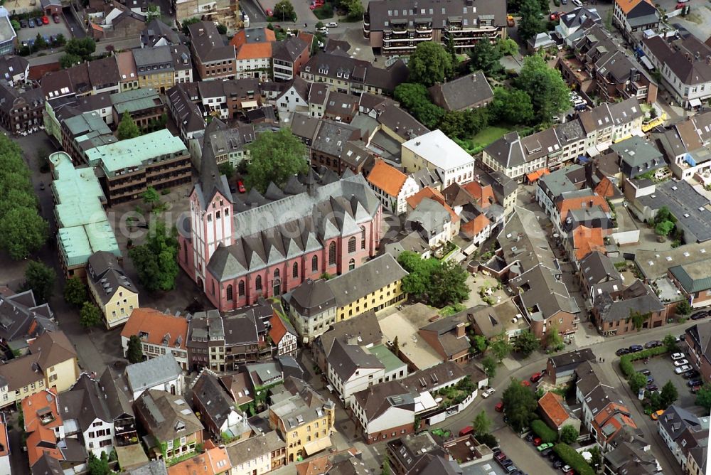 Aerial image Kempen - City center on the church building of the priory church in the old town of Kempen in North Rhine-Westphalia