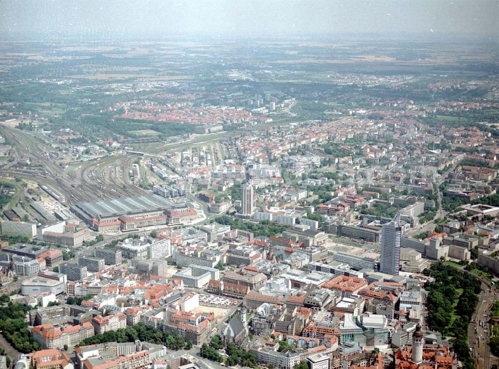 Aerial photograph Leipzig - Stadtzentrum von Leipzig mit dem Leipziger Hauptbahnhof.