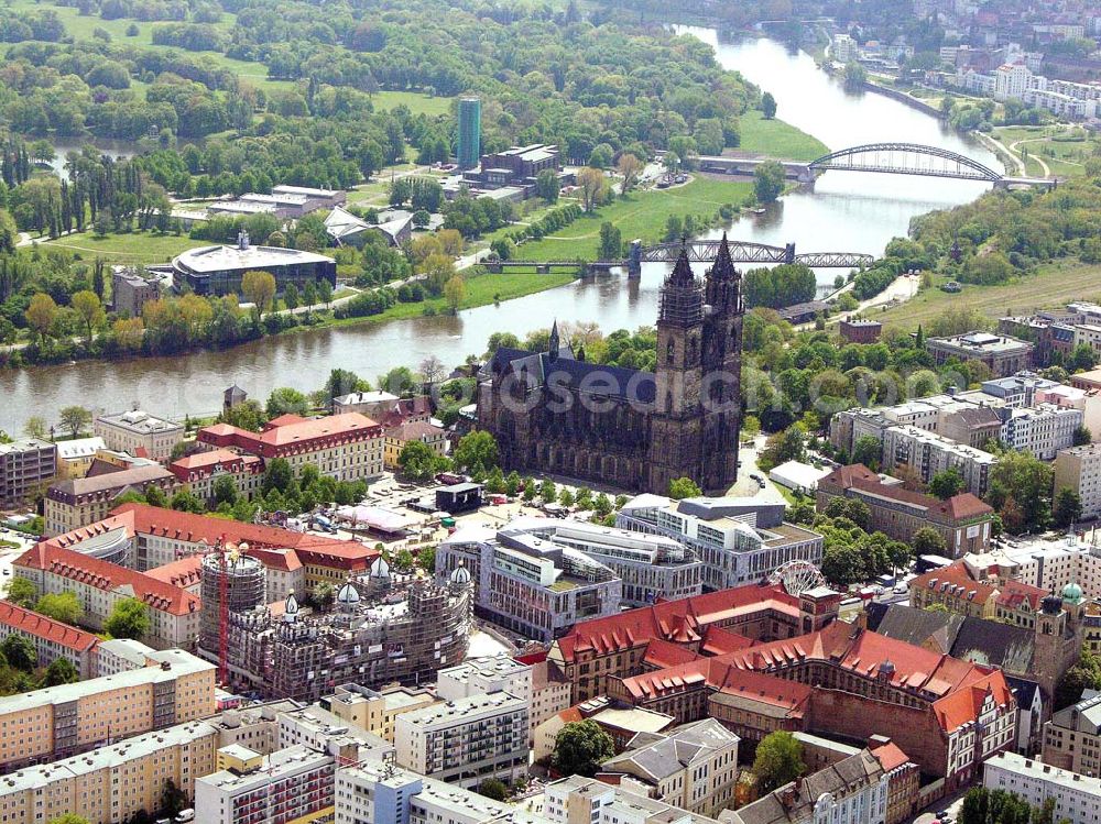 Aerial image Magdeburg - Blick auf das Stadtzentrum von Magdeburg. Gut zu sehen sind der Domplatz mit Dom, das Hundertwasserhaus Die grüne Zitadelle und das Landesfunkhaus Sachsen-Anhalt (die Sendeanstalt des MDR) 13.