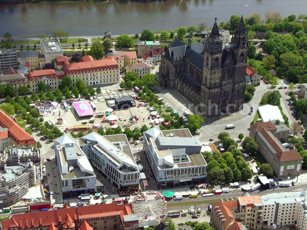 Magdeburg from above - Blick auf das Stadtzentrum von Magdeburg. Gut zu sehen sind der Domplatz mit Dom,dem Bürogebäude der Nord-LB, das Hundertwasserhaus Die grüne Zitadelle.