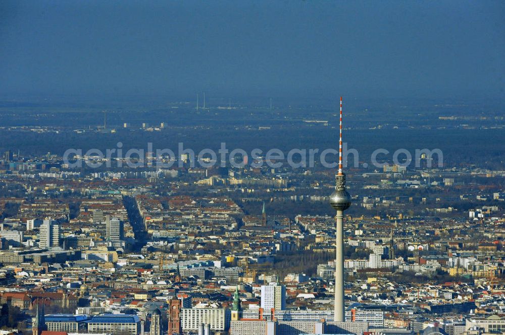 Aerial image Berlin - Stadtansicht auf das Stadtzentrum Ost am Berliner Fernsehturm in Berlin Mitte. City Center East Berlin on TV tower in destrict Mitte.