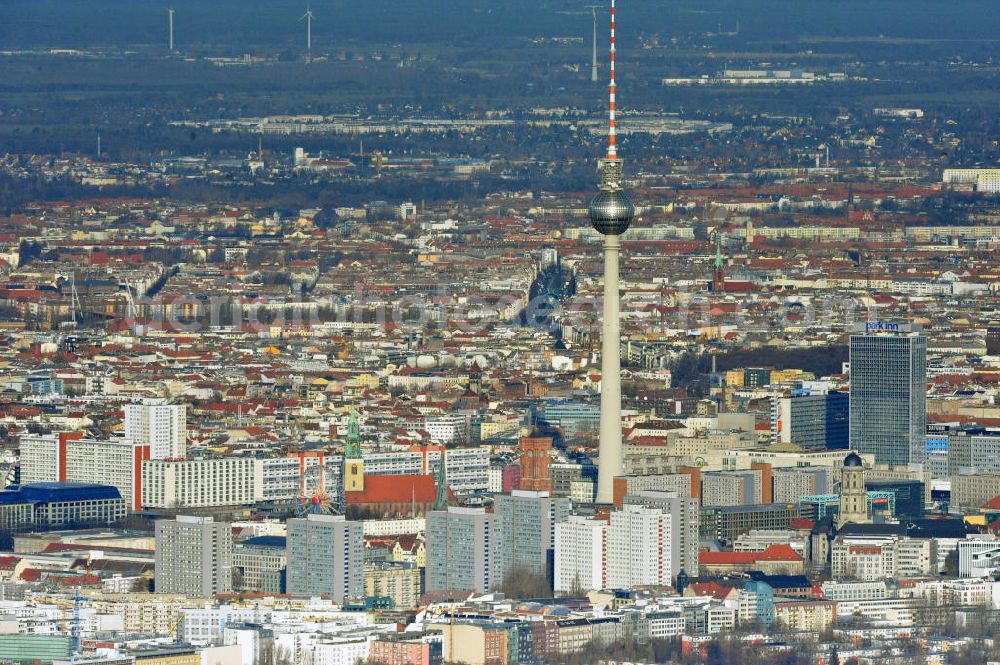 Aerial image Berlin - Stadtansicht auf das Stadtzentrum Ost am Berliner Fernsehturm in Berlin Mitte. City Center East Berlin on TV tower in destrict Mitte.