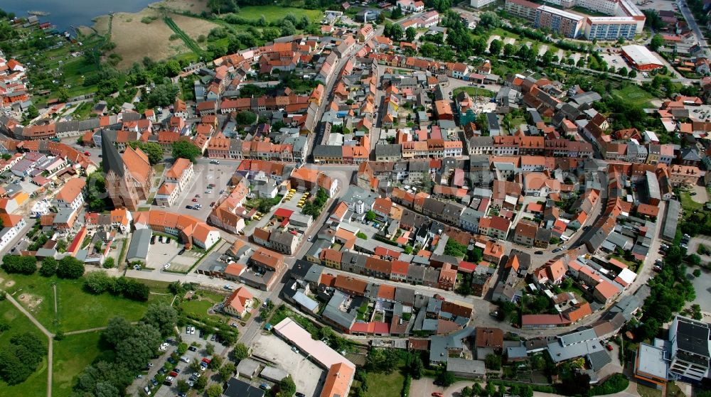 Aerial photograph Röbel/Müritz - City center with church St. Nikolai and St. Mary's Church in alignment with the harbor entrance to the Mueritz in Robel in Mecklenburg - Western Pomerania