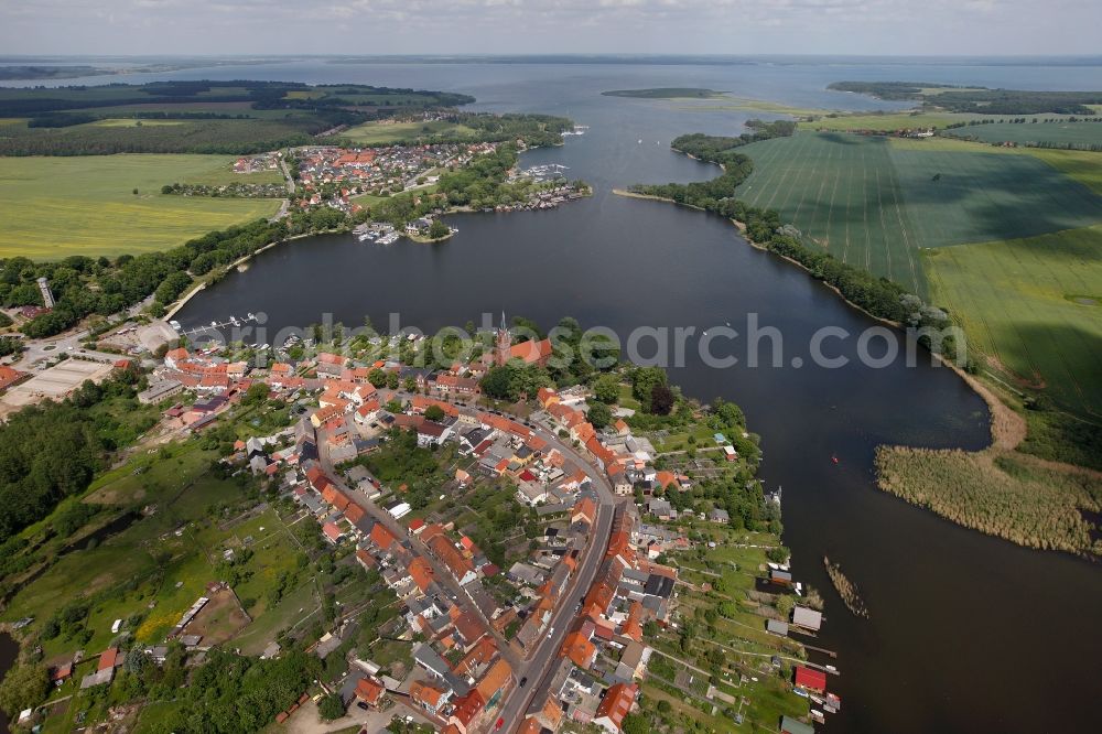 Aerial image Röbel/Müritz - City center with church St. Nikolai and St. Mary's Church in alignment with the harbor entrance to the Mueritz in Robel in Mecklenburg - Western Pomerania