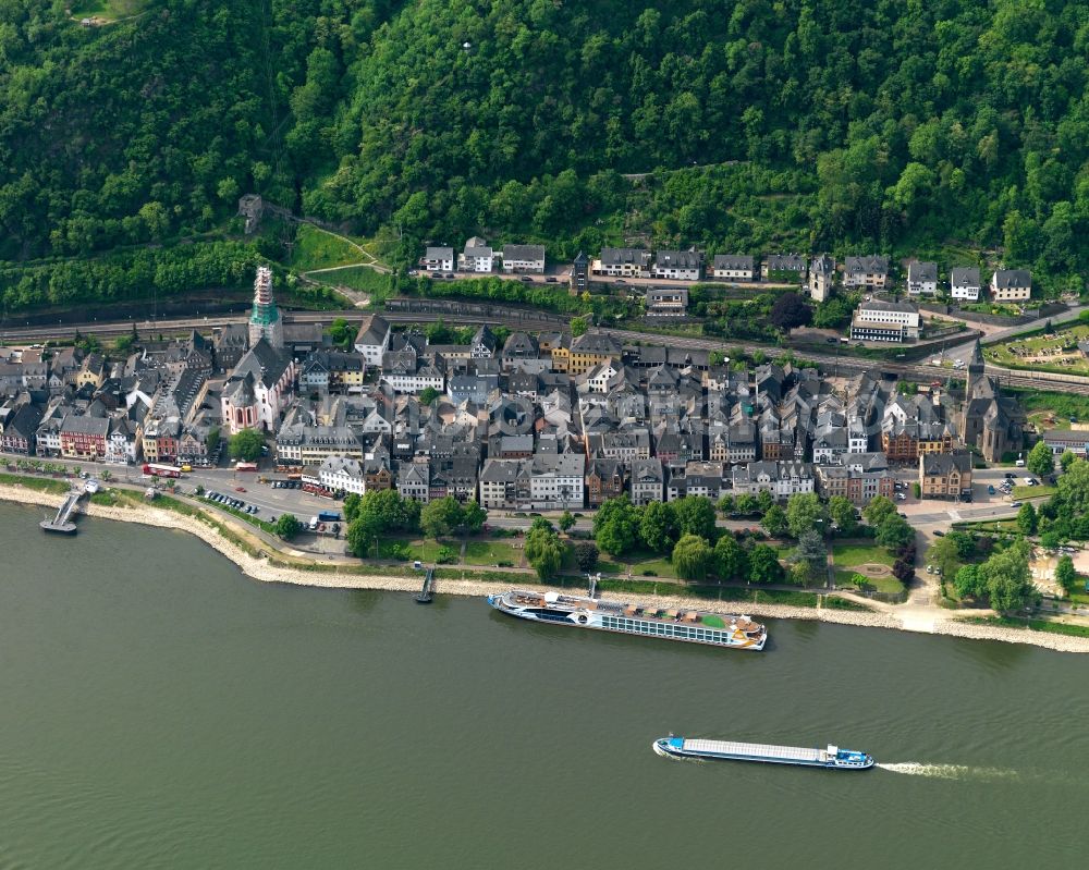 Aerial image Sankt Goarshausen - Town centre of Sankt Goarshausen in the state Rhineland-Palatinate. The Loreley town is located in the Rhine-Lahn county district on the right riverbank of the Rhine. It is an official tourist resort sitting on the steep slopes of the riverfront