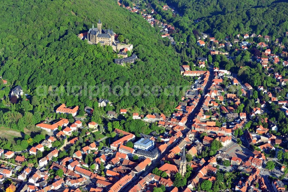 Aerial image Wernigerode - City view of the Old Town the city center and the world famous monument of the city of Wernigerode Castle Wernigerode in Saxony-Anhalt