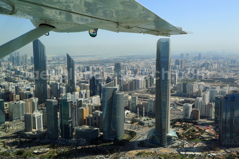 Aerial photograph Abu Dhabi - City center with the skyline in the downtown area at Corniche Road, with Skyscrapers (from right) The Landmark, Abu Dhabi Investment Authority Tower and Burj Mohammed bin Rashid in Abu Dhabi in United Arab Emirates