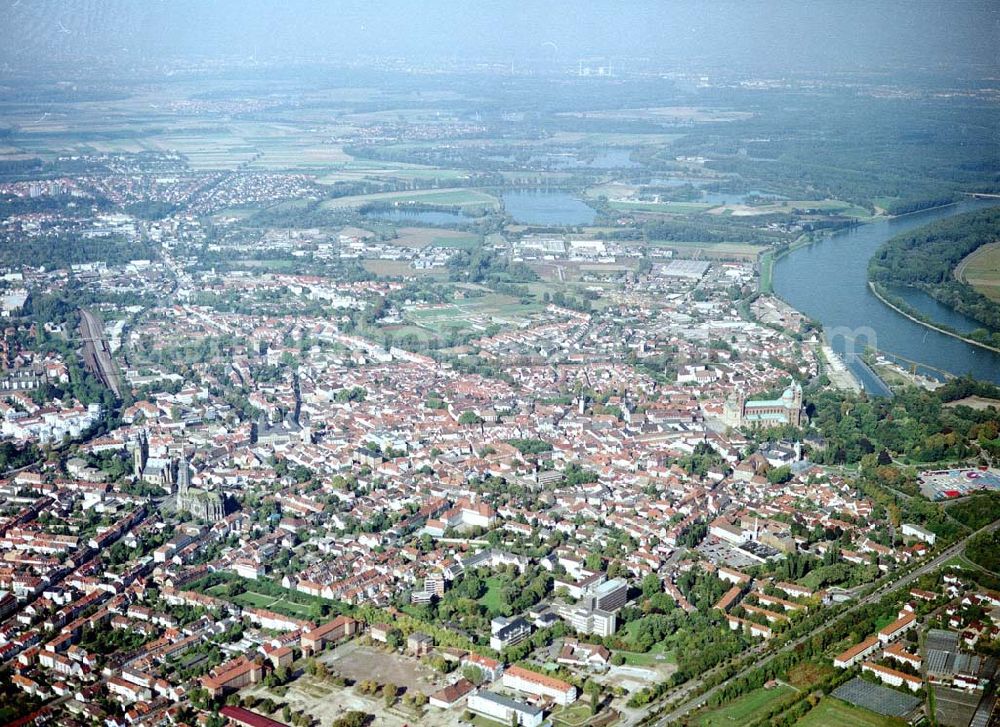 Aerial photograph Speyer - Stadtzentrum von Speyer mit dem Dom zu Speyer.