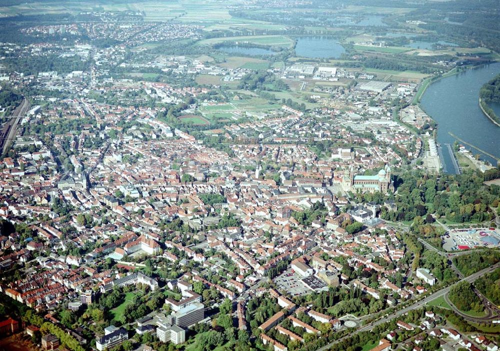 Speyer from above - Stadtzentrum von Speyer mit dem Dom zu Speyer.