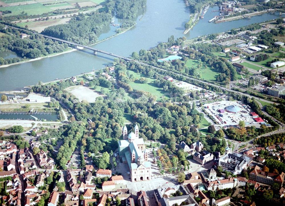 Speyer from the bird's eye view: Stadtzentrum von Speyer mit dem Dom zu Speyer.