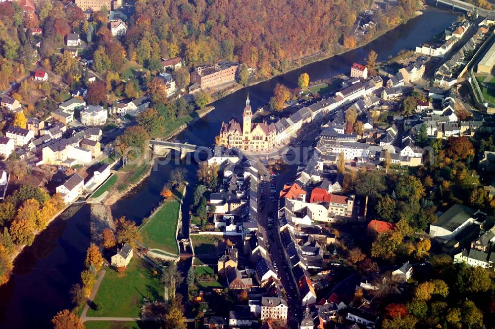 Waldheim from the bird's eye view: Blick auf das Stadtzentrum von Waldheim. Direkt am Zschopau im Mittelpunkt der Stadt steht das Rathaus. Anschrift: Stadtverwaltung Waldheim, Niedermarkt 1, 04736 Waldheim, Tel.: 034327-57 0, E-Mail: stadtverwaltung@stadt-waldheim.de