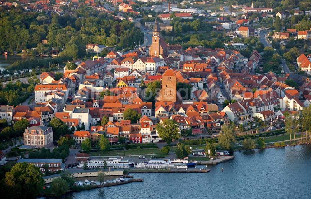 Aerial photograph Waren (Müritz) - City center on the lake shore of Lake Mueritz Waren (Mueritz) in Mecklenburg - West Pomerania