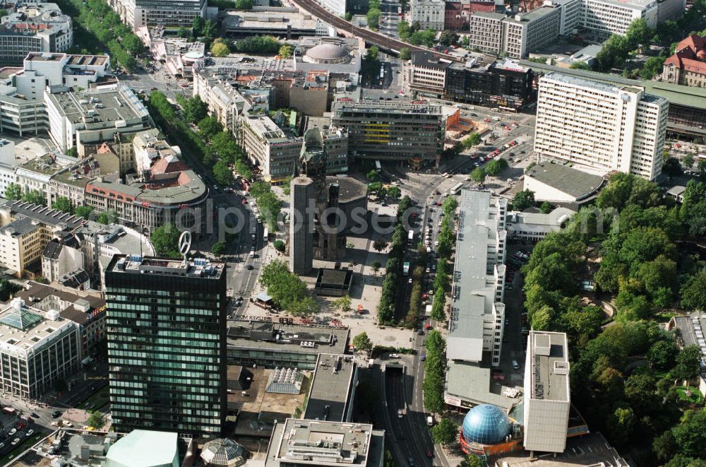 Aerial image Berlin - Cityscape of downtown West Bahnhof Zoo with Breitscheidplatz and Kaiser Wilhelm Memorial Church on Kurfürstendamm, opposite the Europa Center