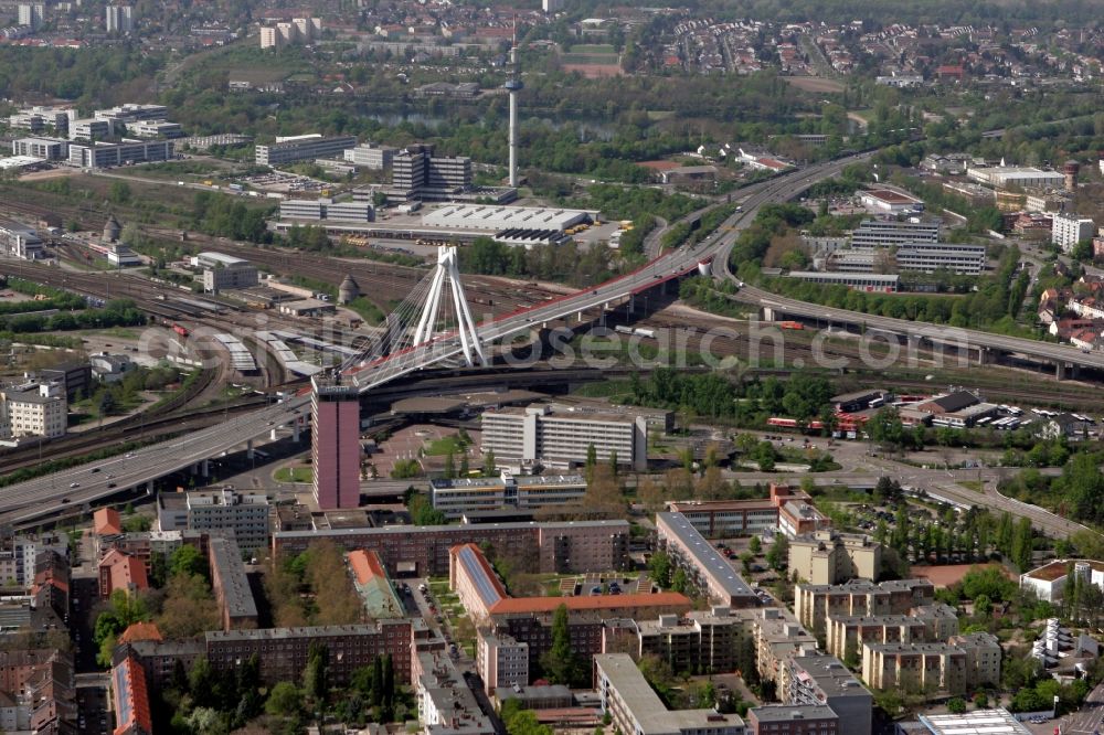 Ludwigshafen am Rhein from the bird's eye view: Steel high road across the train tracks at the central station in Ludwigshafen am Rhein, Rhineland-Palatinate