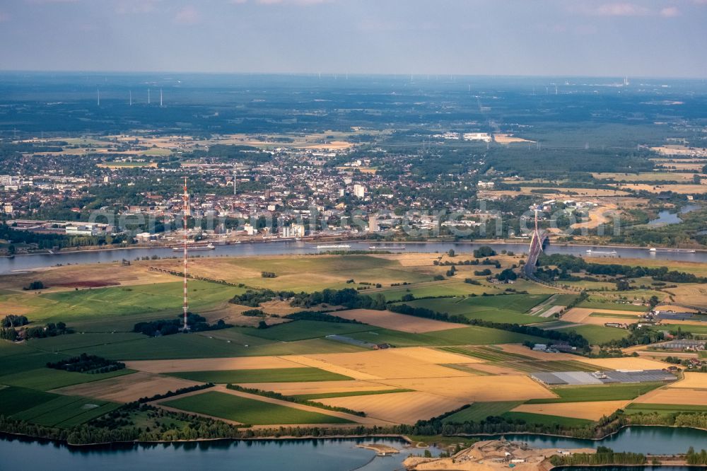 Wesel from above - Steel mast funkturm and transmission system as basic network transmitter Buedericher Fernsehturm in Wesel in the state North Rhine-Westphalia, Germany