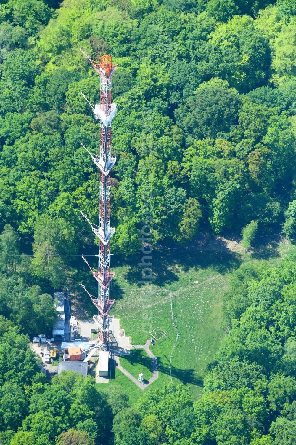 Jülich from the bird's eye view: Steel mast funkturm and transmission system as basic network transmitter in Juelich in the state North Rhine-Westphalia, Germany