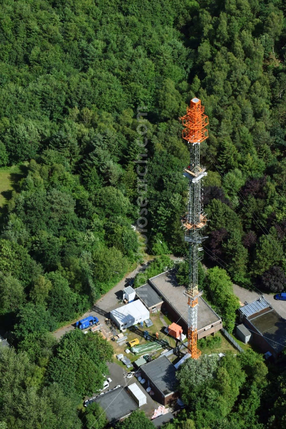 Aerial photograph Cuxhaven - Steel mast funkturm and transmission system as basic network transmitter NDR Sender Cuxhaven-Altenwalde in Cuxhaven in the state Lower Saxony, Germany