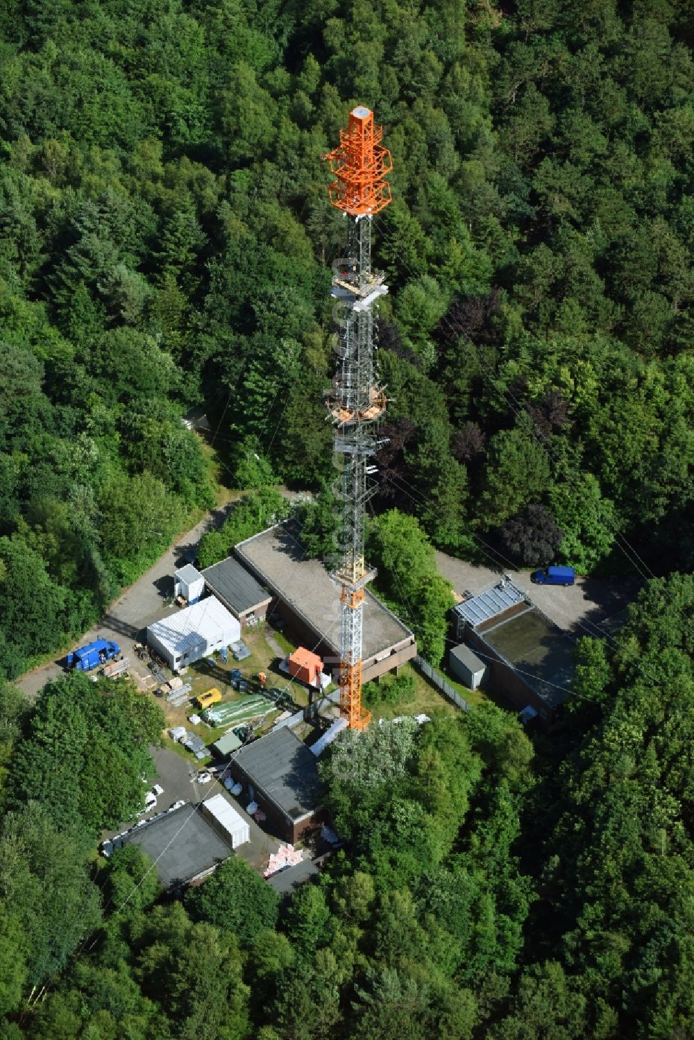 Cuxhaven from above - Steel mast funkturm and transmission system as basic network transmitter NDR Sender Cuxhaven-Altenwalde in Cuxhaven in the state Lower Saxony, Germany