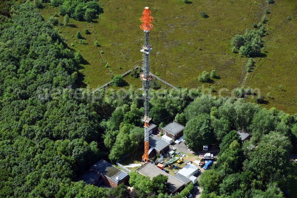 Aerial photograph Cuxhaven - Steel mast funkturm and transmission system as basic network transmitter NDR Sender Cuxhaven-Altenwalde in Cuxhaven in the state Lower Saxony, Germany