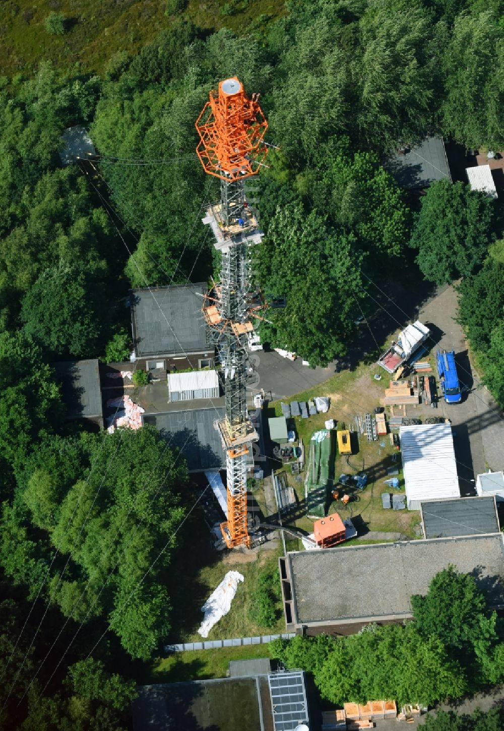 Cuxhaven from above - Steel mast funkturm and transmission system as basic network transmitter NDR Sender Cuxhaven-Altenwalde in Cuxhaven in the state Lower Saxony, Germany