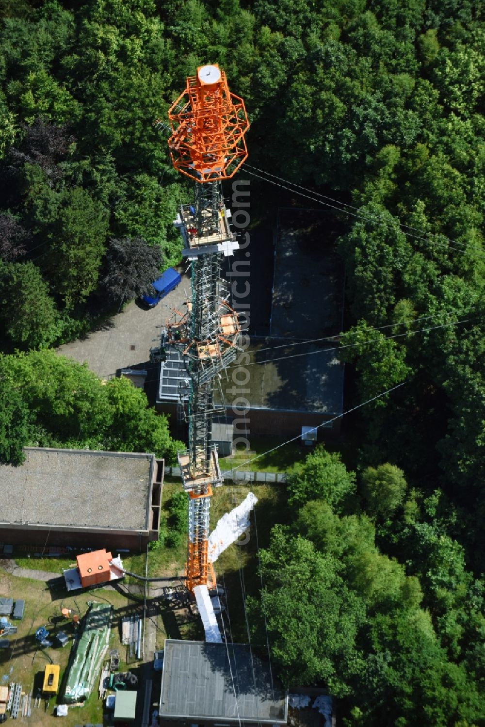 Cuxhaven from above - Steel mast funkturm and transmission system as basic network transmitter NDR Sender Cuxhaven-Altenwalde in Cuxhaven in the state Lower Saxony, Germany