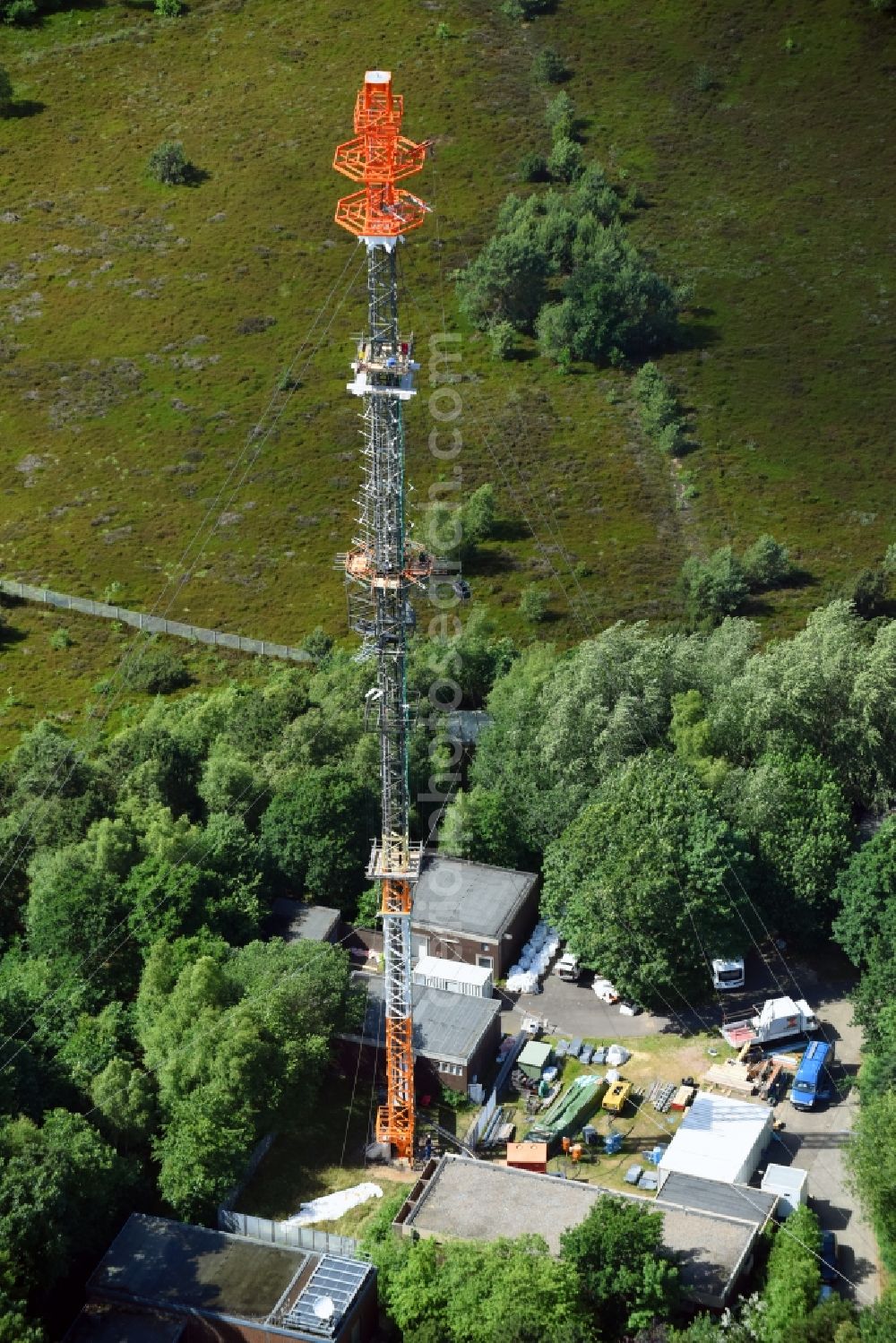 Aerial image Cuxhaven - Steel mast funkturm and transmission system as basic network transmitter NDR Sender Cuxhaven-Altenwalde in Cuxhaven in the state Lower Saxony, Germany