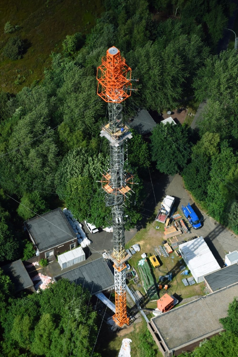 Cuxhaven from above - Steel mast funkturm and transmission system as basic network transmitter NDR Sender Cuxhaven-Altenwalde in Cuxhaven in the state Lower Saxony, Germany