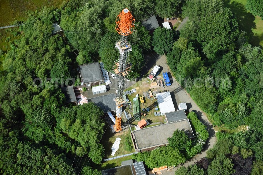 Cuxhaven from the bird's eye view: Steel mast funkturm and transmission system as basic network transmitter NDR Sender Cuxhaven-Altenwalde in Cuxhaven in the state Lower Saxony, Germany