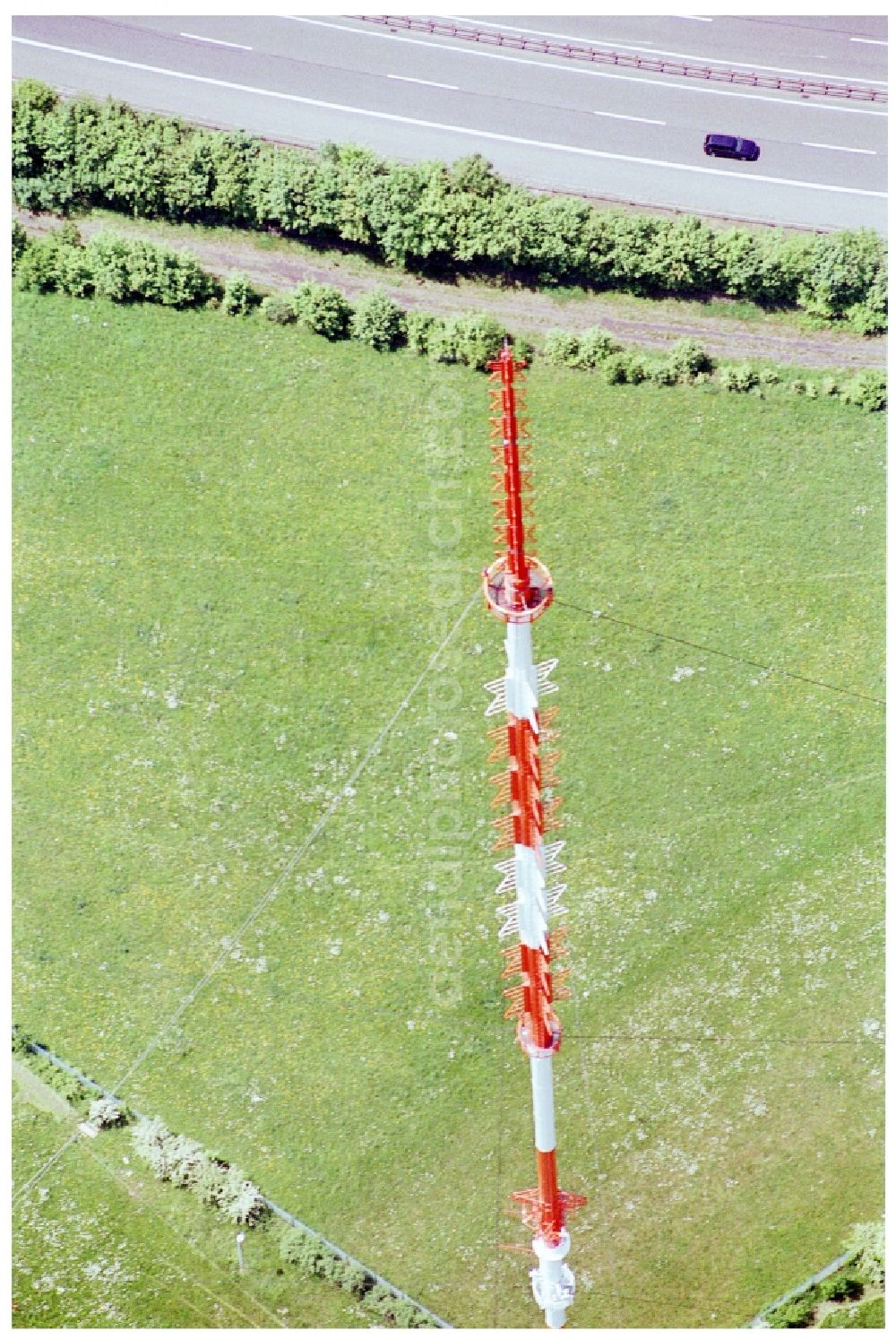 Göttelborn from the bird's eye view: Steel mast funkturm and transmission system as basic network transmitter in Goettelborn in the state Saarland