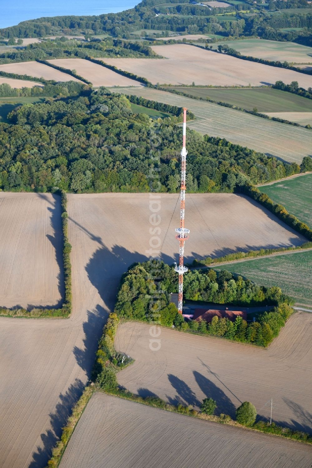 Aerial image Groß Disnack - Steel mast funkturm and transmission system as basic network transmitter Sender Berkenthin in Gross Disnack in the state Schleswig-Holstein, Germany