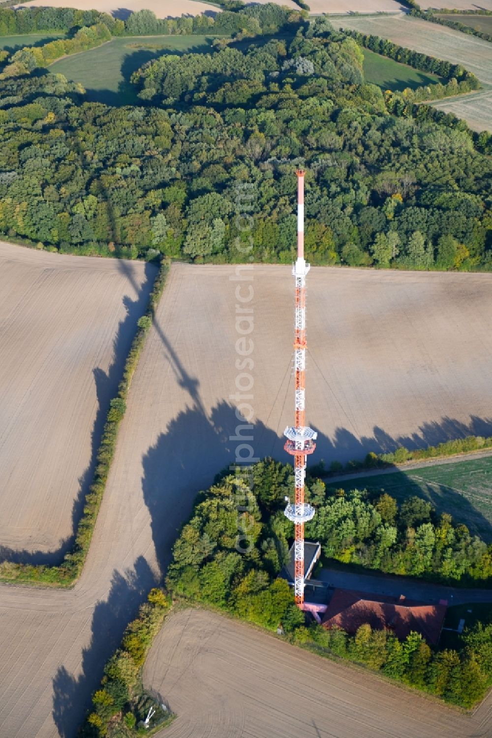 Aerial photograph Groß Disnack - Steel mast funkturm and transmission system as basic network transmitter Sender Berkenthin in Gross Disnack in the state Schleswig-Holstein, Germany