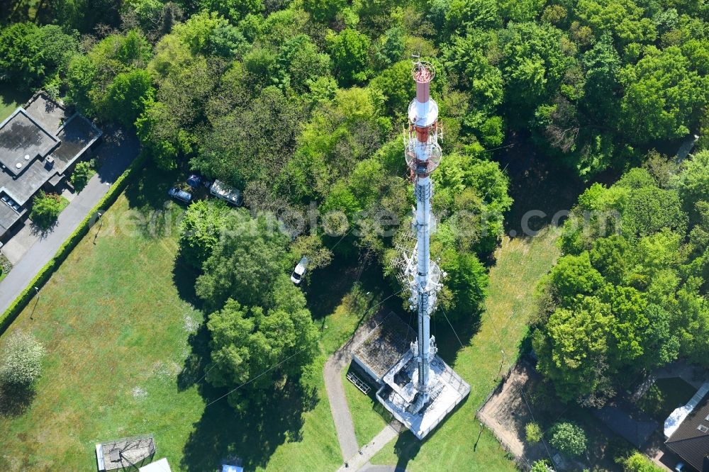 Aerial photograph Kleve - Steel mast funkturm and transmission system as basic network transmitter WDR Westdeutscher Rundfunk on Klever Berg in Kleve in the state North Rhine-Westphalia, Germany