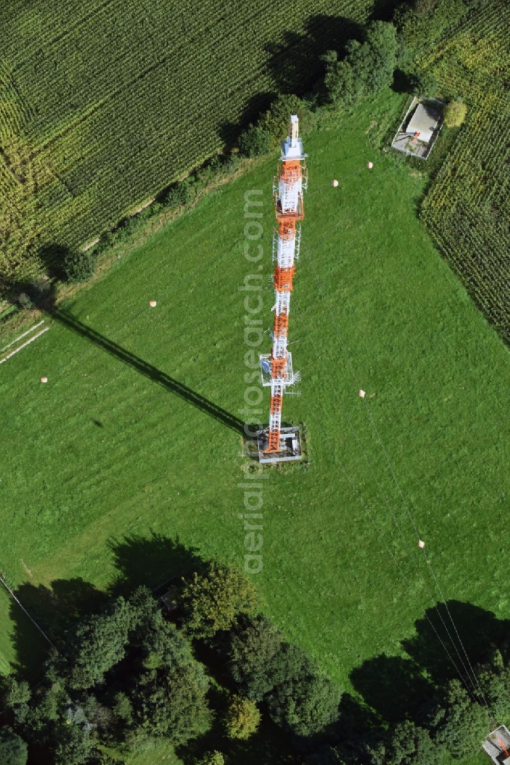 Welmbüttel from the bird's eye view: Steel mast funkturm and transmission system as basic network transmitter in Welmbuettel in the state Schleswig-Holstein