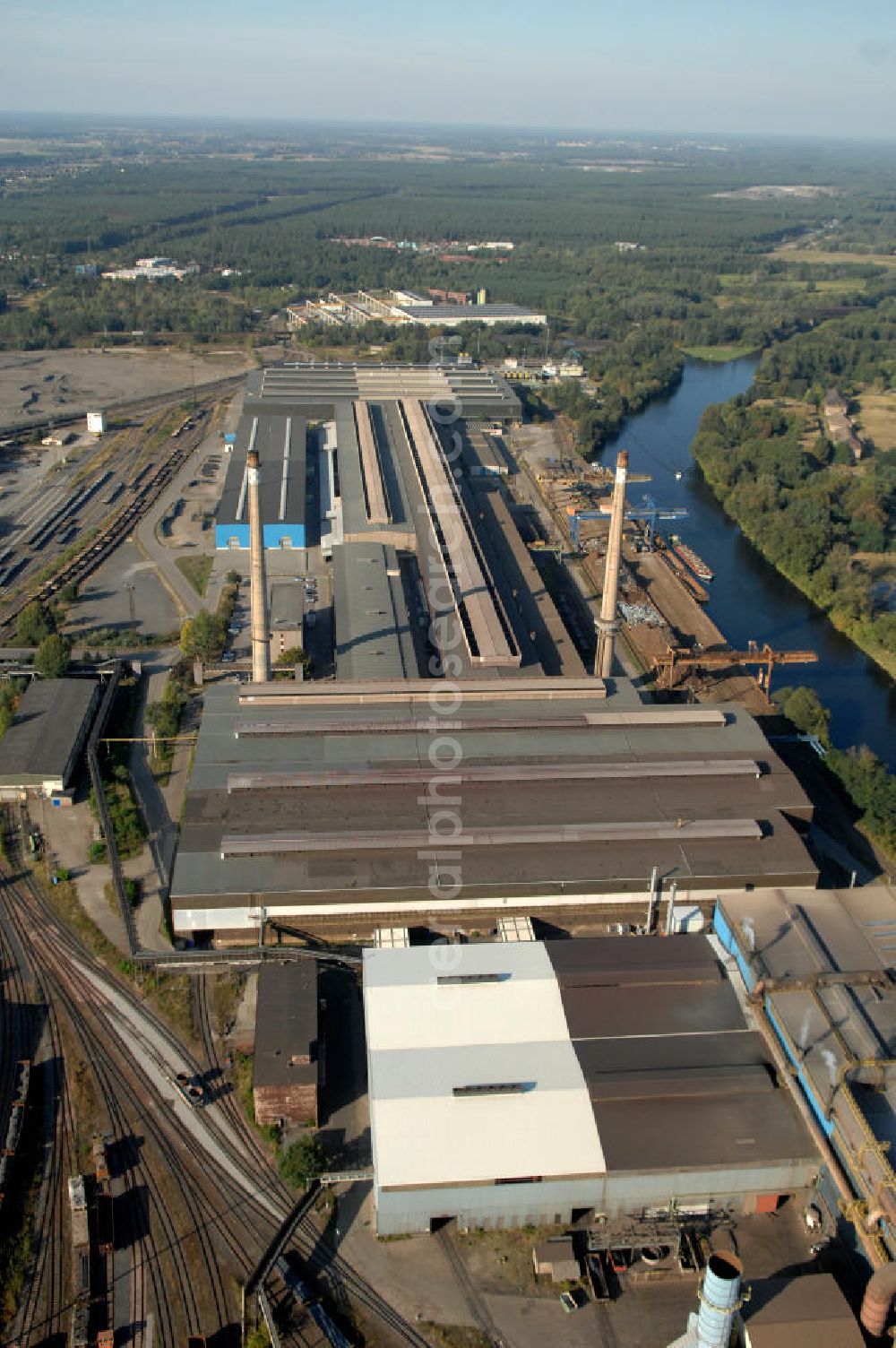 Aerial image Hennigsdorf - Blick auf das Stahlwerk Hennigsdorf im Gewerbegebite Nord. Kontakt: H.E.S. Hennigsdorfer Elektrostahlwerke GmbH, Wolfgang-Küntscher-Str. 18, 16761 Hennigsdorf, Tel. 03302 806-0, Fax +49(0)3302 806-211,