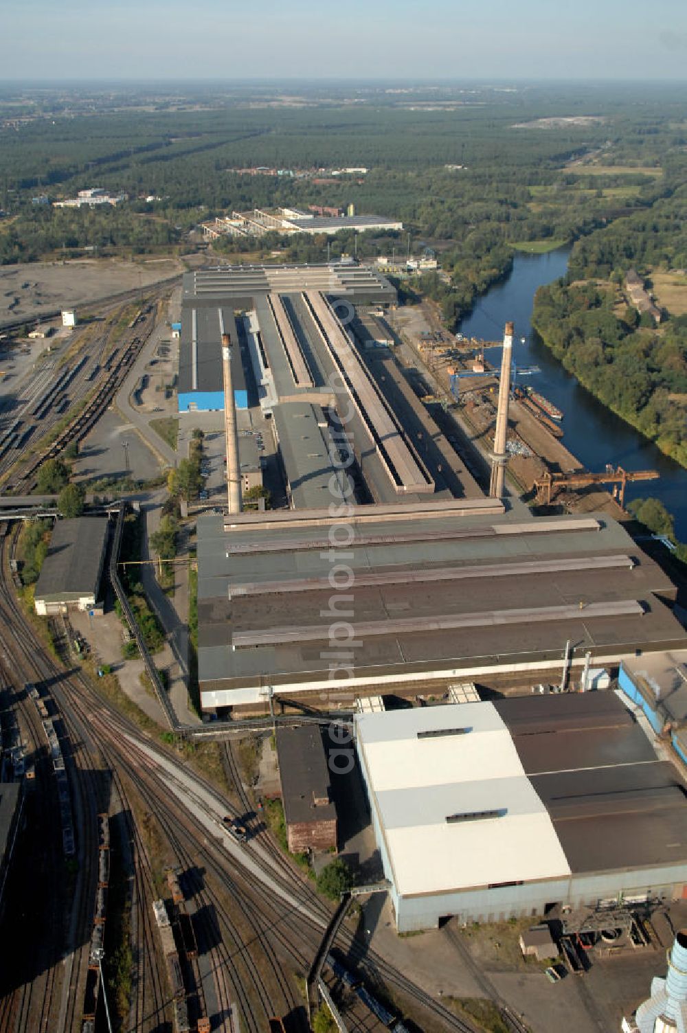 Aerial photograph Hennigsdorf - Blick auf das Stahlwerk Hennigsdorf im Gewerbegebite Nord. Kontakt: H.E.S. Hennigsdorfer Elektrostahlwerke GmbH, Wolfgang-Küntscher-Str. 18, 16761 Hennigsdorf, Tel. 03302 806-0, Fax +49(0)3302 806-211,