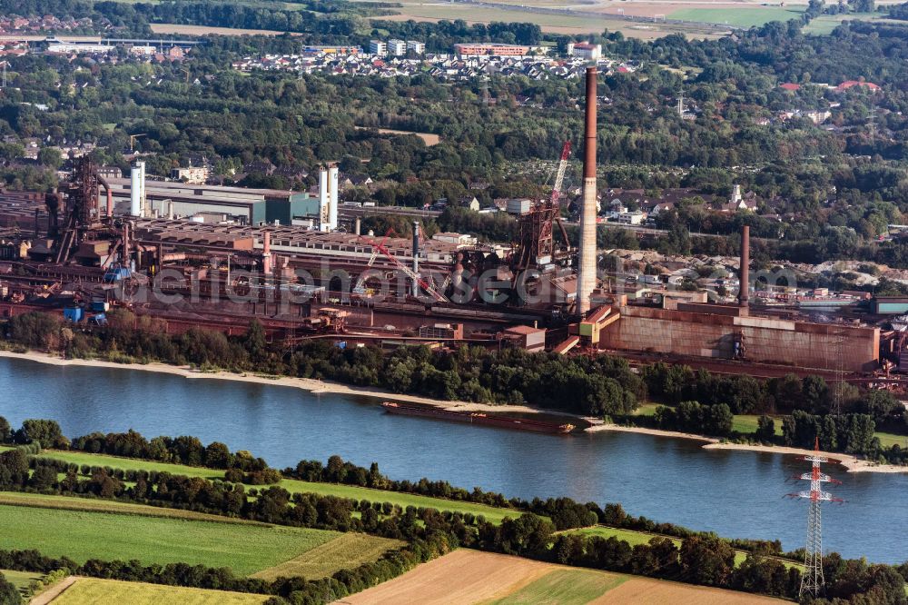 Aerial photograph Duisburg - Technical equipment and production facilities of the steelworks of Huettenwerke Krupp Mannesmann GmbH on Ehinger Strasse in Duisburg at Ruhrgebiet in the state North Rhine-Westphalia, Germany