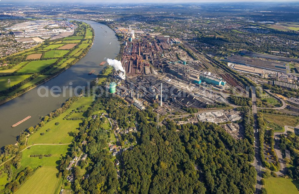 Duisburg from the bird's eye view: Technical equipment and production facilities of the steelworks of Huettenwerke Krupp Mannesmann GmbH on Ehinger Strasse in the district Huettenheim in Duisburg at Ruhrgebiet in the state North Rhine-Westphalia, Germany