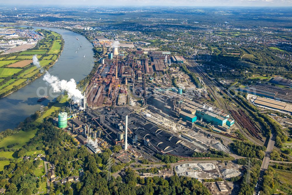 Aerial photograph Duisburg - Technical equipment and production facilities of the steelworks of Huettenwerke Krupp Mannesmann GmbH on Ehinger Strasse in the district Huettenheim in Duisburg at Ruhrgebiet in the state North Rhine-Westphalia, Germany