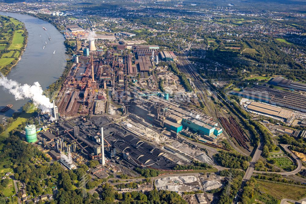 Duisburg from the bird's eye view: Technical equipment and production facilities of the steelworks of Huettenwerke Krupp Mannesmann GmbH on Ehinger Strasse in the district Huettenheim in Duisburg at Ruhrgebiet in the state North Rhine-Westphalia, Germany