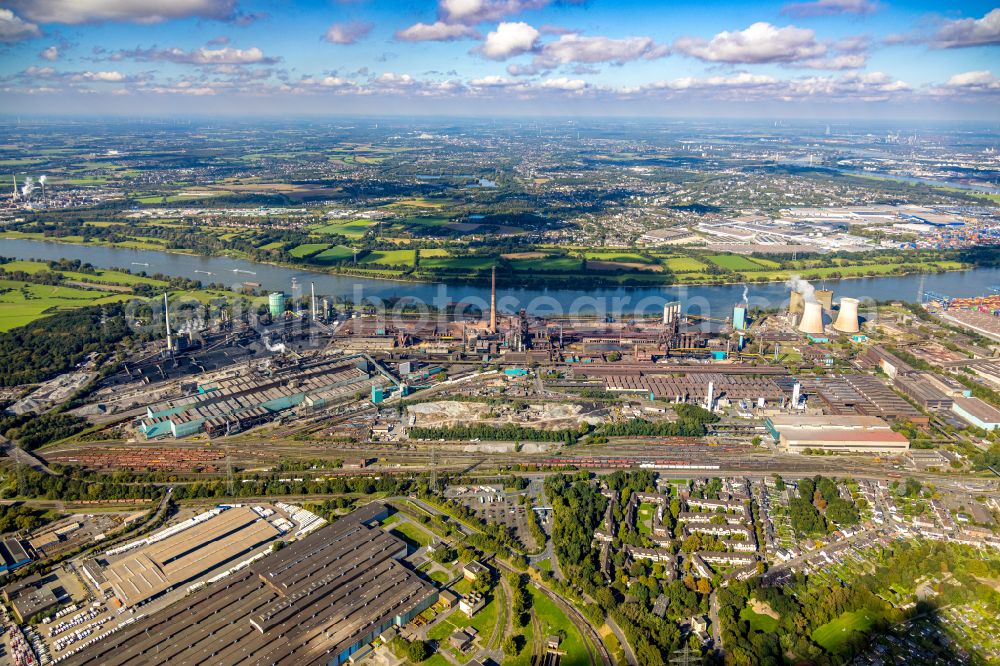 Aerial photograph Duisburg - Technical equipment and production facilities of the steelworks of Huettenwerke Krupp Mannesmann GmbH on Ehinger Strasse in the district Huettenheim in Duisburg at Ruhrgebiet in the state North Rhine-Westphalia, Germany