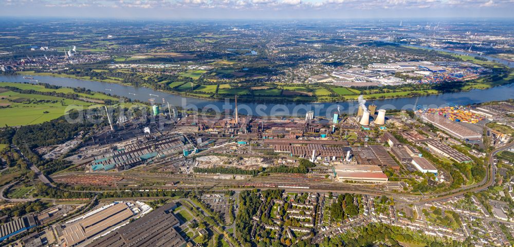 Duisburg from the bird's eye view: Technical equipment and production facilities of the steelworks of Huettenwerke Krupp Mannesmann GmbH on Ehinger Strasse in the district Huettenheim in Duisburg at Ruhrgebiet in the state North Rhine-Westphalia, Germany