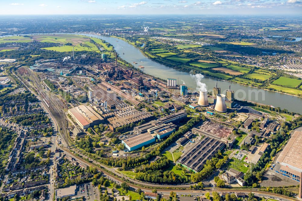 Duisburg from the bird's eye view: Technical equipment and production facilities of the steelworks of Huettenwerke Krupp Mannesmann GmbH on Ehinger Strasse in the district Huettenheim in Duisburg at Ruhrgebiet in the state North Rhine-Westphalia, Germany