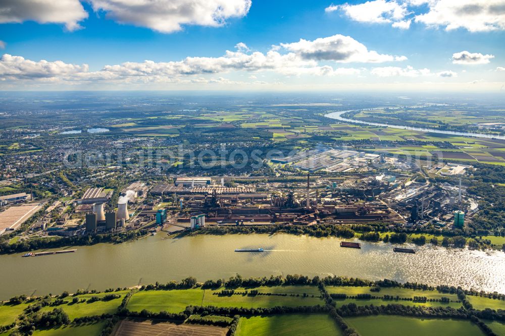 Aerial photograph Duisburg - Technical equipment and production facilities of the steelworks of Huettenwerke Krupp Mannesmann GmbH on Ehinger Strasse in the district Huettenheim in Duisburg at Ruhrgebiet in the state North Rhine-Westphalia, Germany