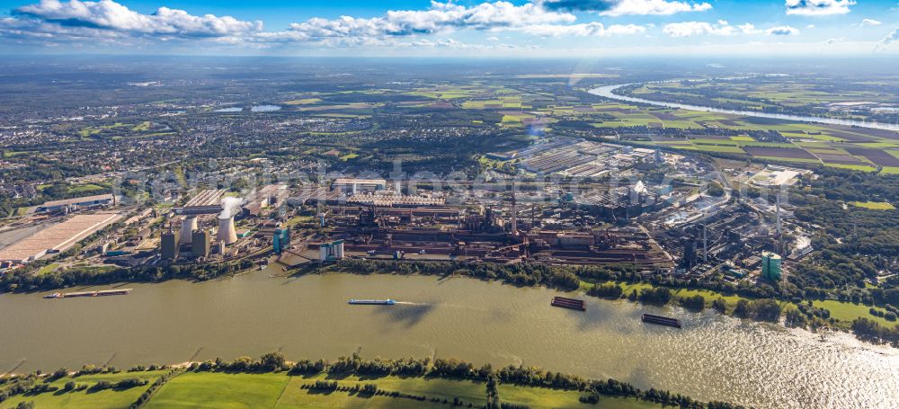 Duisburg from the bird's eye view: Technical equipment and production facilities of the steelworks of Huettenwerke Krupp Mannesmann GmbH on Ehinger Strasse in the district Huettenheim in Duisburg at Ruhrgebiet in the state North Rhine-Westphalia, Germany