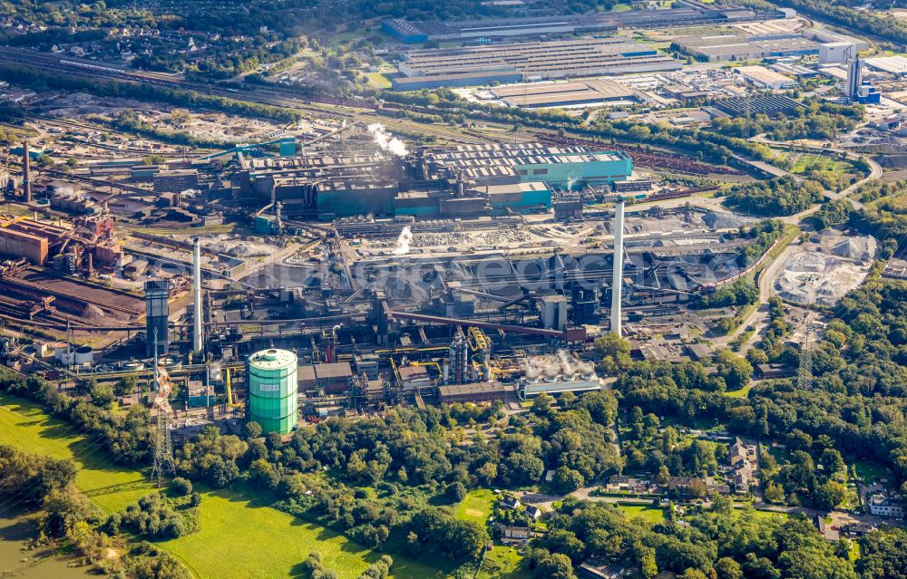 Duisburg from above - Technical equipment and production facilities of the steelworks of Huettenwerke Krupp Mannesmann GmbH on Ehinger Strasse in the district Huettenheim in Duisburg at Ruhrgebiet in the state North Rhine-Westphalia, Germany