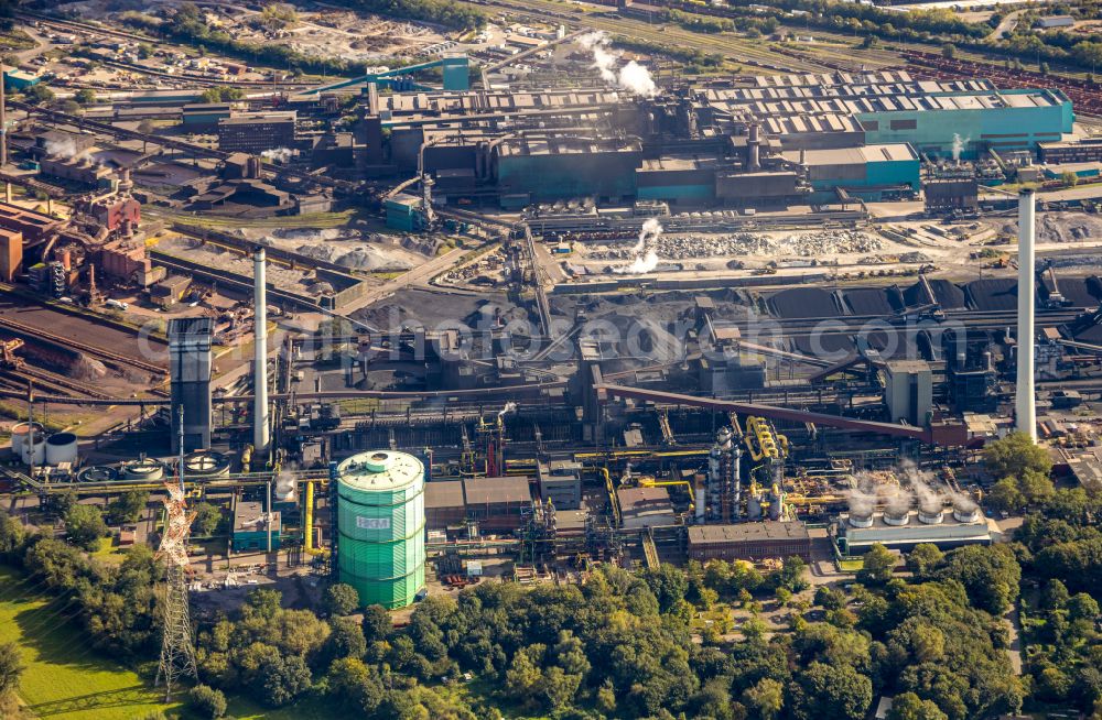 Duisburg from the bird's eye view: Technical equipment and production facilities of the steelworks of Huettenwerke Krupp Mannesmann GmbH on Ehinger Strasse in the district Huettenheim in Duisburg at Ruhrgebiet in the state North Rhine-Westphalia, Germany