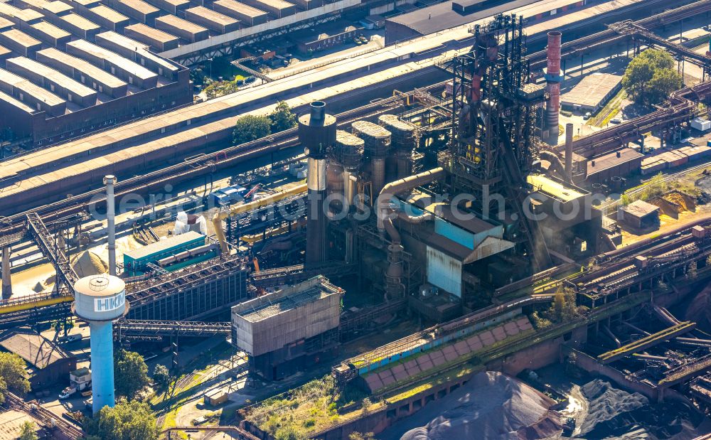 Duisburg from the bird's eye view: Technical equipment and production facilities of the steelworks of Huettenwerke Krupp Mannesmann GmbH on Ehinger Strasse in the district Huettenheim in Duisburg at Ruhrgebiet in the state North Rhine-Westphalia, Germany