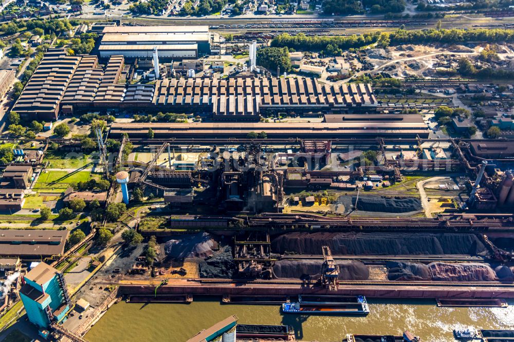 Duisburg from the bird's eye view: Technical equipment and production facilities of the steelworks of Huettenwerke Krupp Mannesmann GmbH on Ehinger Strasse in the district Huettenheim in Duisburg at Ruhrgebiet in the state North Rhine-Westphalia, Germany